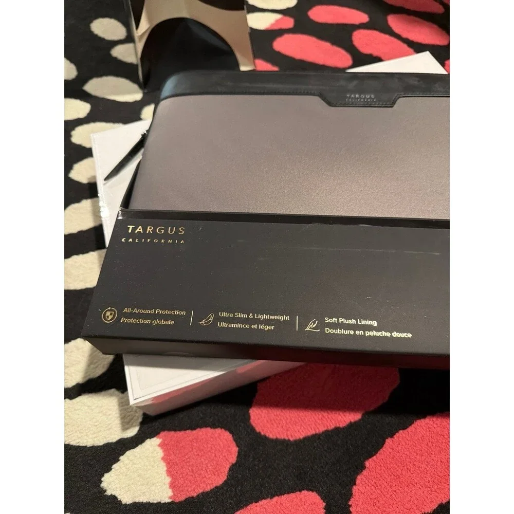 Brand new laptop case Targus Newport collection
